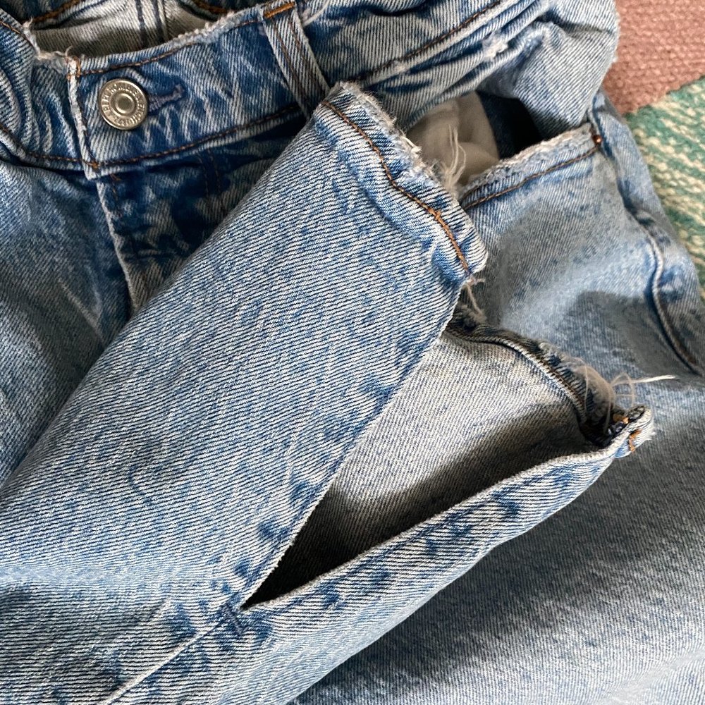 A&F Ultra High Rise 90s Straight Jean Split Hem